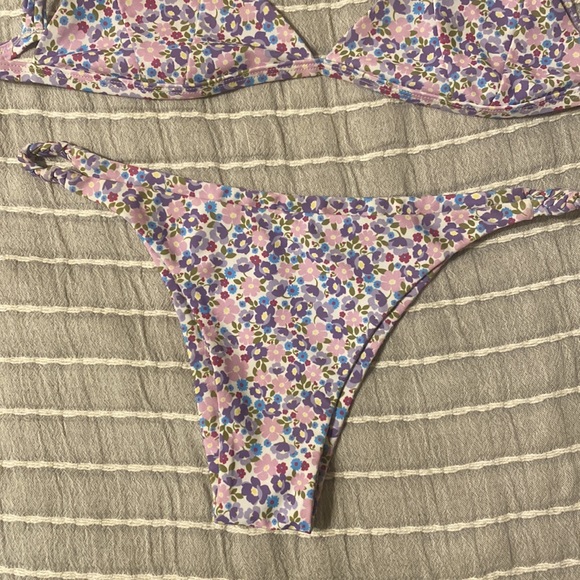Lavender floral Kuhlani Kini - Picture 3 of 6